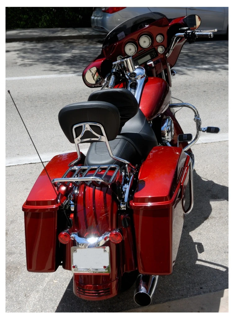 parked-motorcycle-14058548172wv.jpg